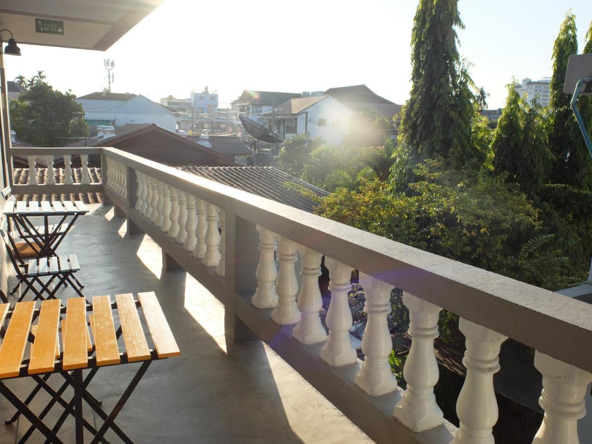 Sleep Guesthouse Чиангмай Экстерьер фото